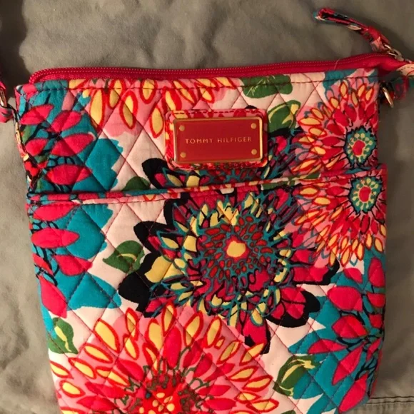 Tommy Hilfiger  red print shoulder bag purse - Picture 3 of 7